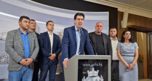 ОБНОВЕНА Приехме увеличение от 300 лв. за всички служители в градския транспорт, до два дни ЦГМ ще изготви разчета за повишението, съобщиха общински съветници