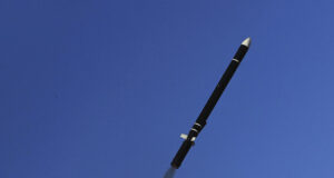 ОБНОВЕНА Северна Корея изстреля няколко балистични ракети с малък обсег