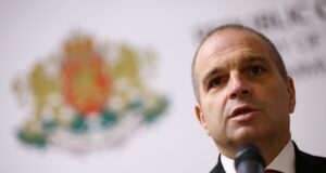 Обмяната от лев към евро в пощите ще е без комисиона, каза Гроздан Караджов