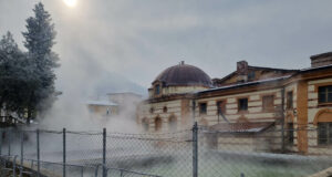 Окръжният съд в Кюстендил призна за установено, че Община Кюстендил е собственикът на Чифте баня в града