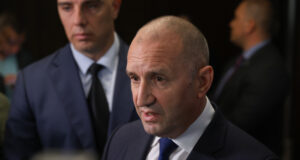 Опитите да бъда атакуван с това, че съм обнародвал закона за еврото са плоска манипулация, защото в него няма никакви дати, каза Румен Радев