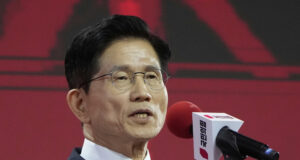 Основната консервативна партия в Южна Корея номинира Ким Мун-су за своя кандидат за президент