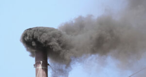 Отново се издигна черен дим от комина на Сикстинската капела