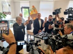 ПАРЛАМЕНТАРНИ ИЗБОРИ В АЛБАНИЯ
                                                                                                Лидерът на основната опозиционна партия в Албания: Това са последните часове на управлението на Еди Рама
