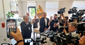 ПАРЛАМЕНТАРНИ ИЗБОРИ В АЛБАНИЯ
                                                                                                Лидерът на основната опозиционна партия в Албания: Това са последните часове на управлението на Еди Рама