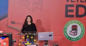 ПАРЛАМЕНТАРНИ ИЗБОРИ В АЛБАНИЯ
                                                                                                Управляващата партия в Албания нарече "произволно и грешно" решението на ЦИК за публикуване на резултатите от машинния вот утре