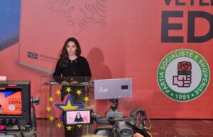 ПАРЛАМЕНТАРНИ ИЗБОРИ В АЛБАНИЯ
                                                                                                Управляващата партия в Албания нарече "произволно и грешно" решението на ЦИК за публикуване на резултатите от машинния вот утре