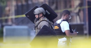 Полицията залови още трима от десетте избягали затворници от затвор в Луизиана