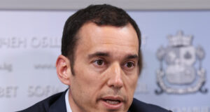 Предложението за референдум за отлагането на еврото точно в Деня на Европа буди притеснение, коментира кметът на София Васил Терзиев