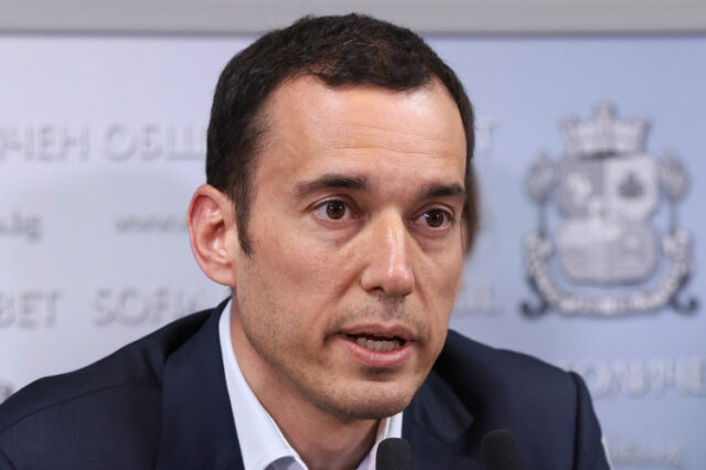 Предложението за референдум за отлагането на еврото точно в Деня на Европа буди притеснение, коментира кметът на София Васил Терзиев