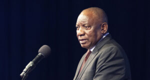 Президентът на Южна Африка замина на посещение във Вашингтон с предложение за търговски сделки с Тръмп