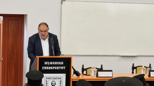 Проф. д-р Павел Павлов изнесе доклад за владетеля, църквата и писмеността в Шуменския университет