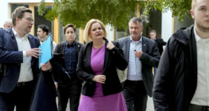 РАЗШИРЕНА
                                                                                                Германското разузнаване класифицира "Алтерантива за Германия" като "екстремистка организация"