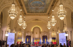 РУМЪНИЯ - ПРЕЗИДЕНТСКИ ИЗБОРИ 2025 г.
                                                                                                Единайсет кандидати за президентския пост в Румъния. Кои са те?