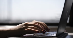 Расте делът на жените на ръководни длъжности в компании в ЕС, но достатъчно ли?