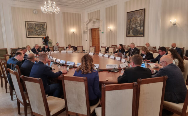 Регионалната комисия отхвърли на първо четене законови промени, свързани с непрекъснат достъп на гражданите до общински сгради