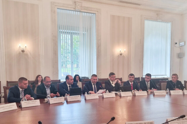 Ресорната парламентарна комисия прие общ законопроект на ГРЕБ-СДС и БСП-Обединена левица за промени в ЗУТ