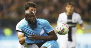 Решаващите мачове на Наполи и Интер Милано за титлата в Серия А бяха преместени в петък