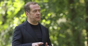 Дмитрий Медведев заяви, че споразумението за природните богатства на Украйна означава, че Тръмп е принудил Киев да плаща за американската помощ