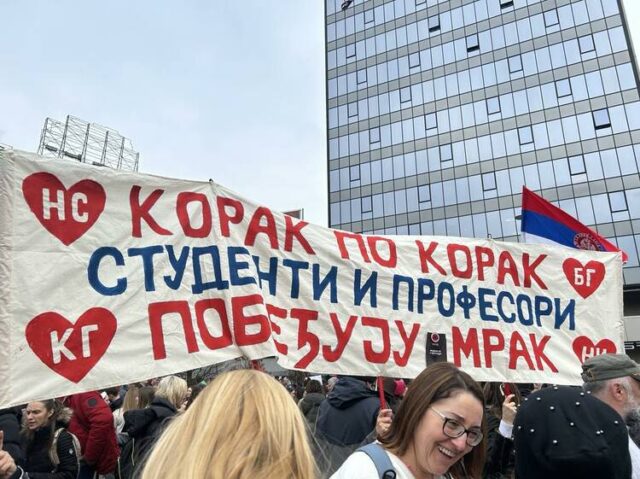 Сръбската прогресивна партия свиква митинг в Ниш, протестиращите студенти готвят контраакция