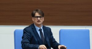 Старата сграда на общинската болница във Велинград не притежава статут на недвижима културна ценност, каза министър Мариан Бачев