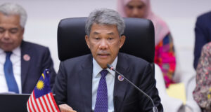 Страните от АСЕАН трябва да ускорят интеграцията си и да останат единни, за да се справят с митата на САЩ, заяви малайзийският външен министър