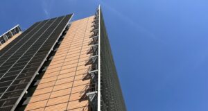 Страните от ЕС може да достигнат разходи за отбрана до 3 на сто от БВП с прилагане на временните изключения от бюджетните правила, според ЕК