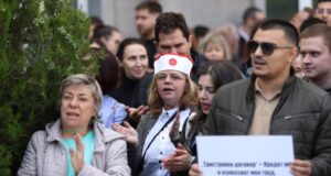 Студенти по медицина, бъдещи лекари и медицински сестри и здравни работници настояха за адекватни условия на труд и достойни възнаграждения на протест в София