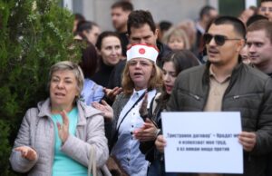 Студенти по медицина, бъдещи лекари и медицински сестри и здравни работници настояха за адекватни условия на труд и достойни възнаграждения на протест в София