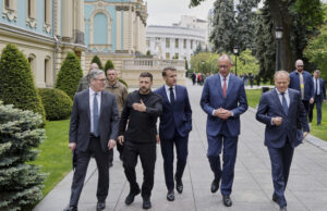 Лидерите от т. нар. Коалиция на желаещите по време на днешната им среща в Киев.