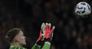 Титулярният вратар на Нидерландия отпадна от групата за световните квалификации през следващия месец