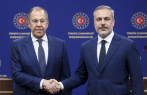 Турски и руски дипломати обсъдиха мирните преговори между Украйна и Русия