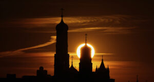 Украйна атакува Москва с дронове за втора поредна нощ, заявиха руските власти