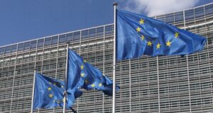 Еврокомисарите Валдис Домбровскис и Екатерина Захариева пристигат утре в София във връзка с конвергентния доклад на ЕК