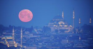 86-милионна Турция отбелязва свещения мюсюлмански празник Курбан байрам