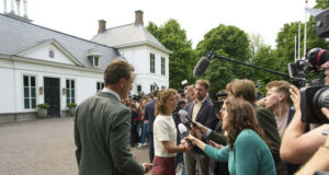 АНАЛИЗ (СПРАВКА)
                                                                                                Ройтерс: Какво може да последвa в парламентарната криза в Нидерландия