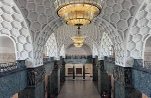 Бизнесменът Илия Златанов твърди, че бившият следовател Петьо Петров живее в Солун и пътувал до България