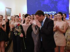 Българският моден дизайнер София Борисова представи колекция висша мода на ревю в Анкара