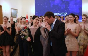 Българският моден дизайнер София Борисова представи колекция висша мода на ревю в Анкара
