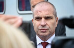 Вицепремиерът Гроздан Караджов ще открие публична дискусия за предстоящата процедура за пътнически услуги с железопътен транспорт