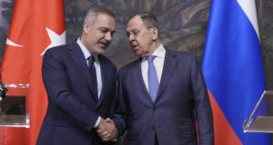 Външните министри на Турция и Русия обсъдиха конфликта между Израел и Иран по телефона