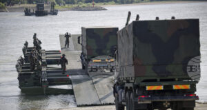 Германия и нейни съюзници проведоха голямо военно учение по река Рейн