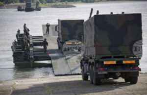 Германия и нейни съюзници проведоха голямо военно учение по река Рейн