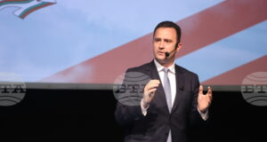 Доставките на природен газ и на суров петрол са обезпечени, каза Жечо Станков