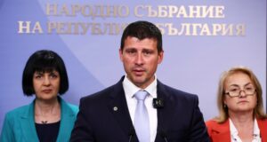 ЕС прие концепцията "ново начало" и си затвори очите към мафията, която е завладяла България, каза Ивелин Михайлов от "Величие"