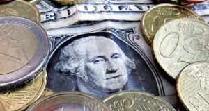 Еврото пое леко нагоре в началото на седмицата