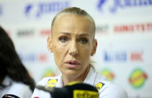 Женският национален отбор по волейбол е в Хонконг
