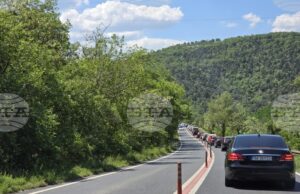 За улесняване на трафика по пътя Симитли – Кресна временно движението се отклонява по пътя Симитли - Черниче, съобщиха от АПИ