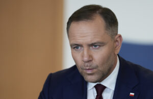 Избраният за полски президент Навроцки изрази остра позиция срещу премиера Туск