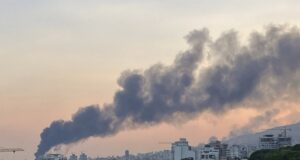 Израел каза, че е поразил завод за центрофуги и оръжейни фабрики в Иран